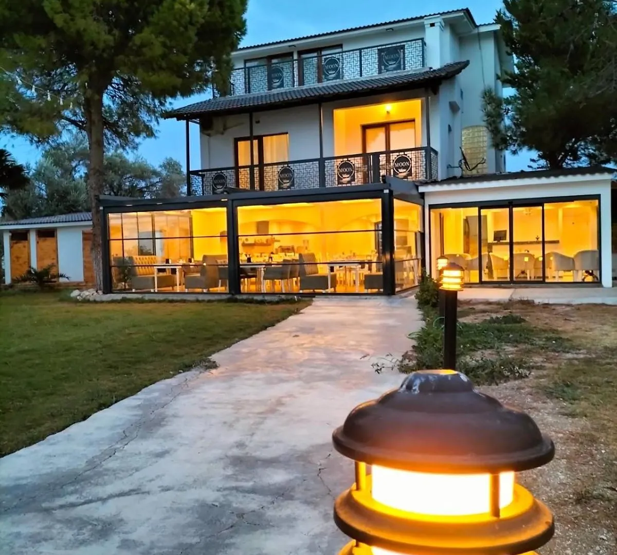 White Moon Otel İzmir